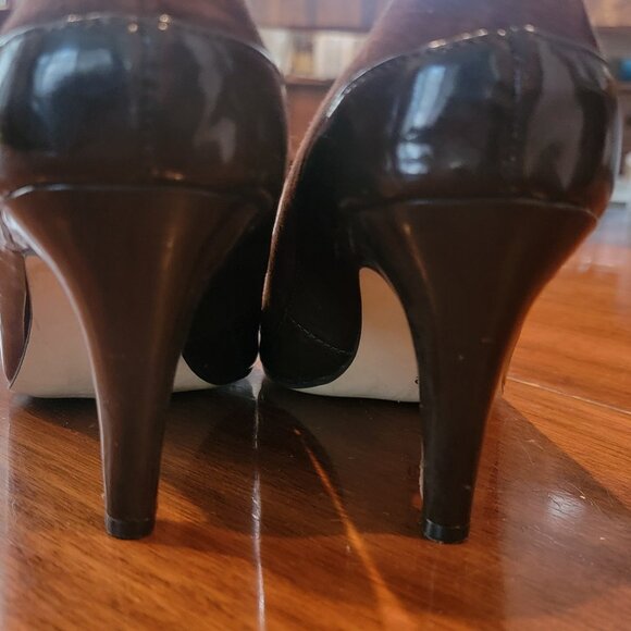 Liz Claiborne Brown Suede/Leather Stiletto Heels/Pumps - Picture 5 of 14
